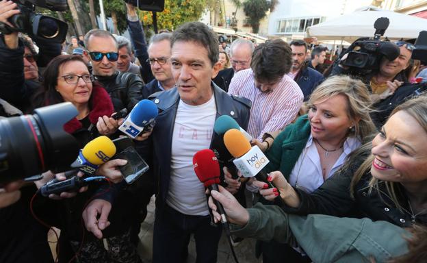 Antonio Banderas, a su entrada en el Albéniz, donde ha presentado la película. 