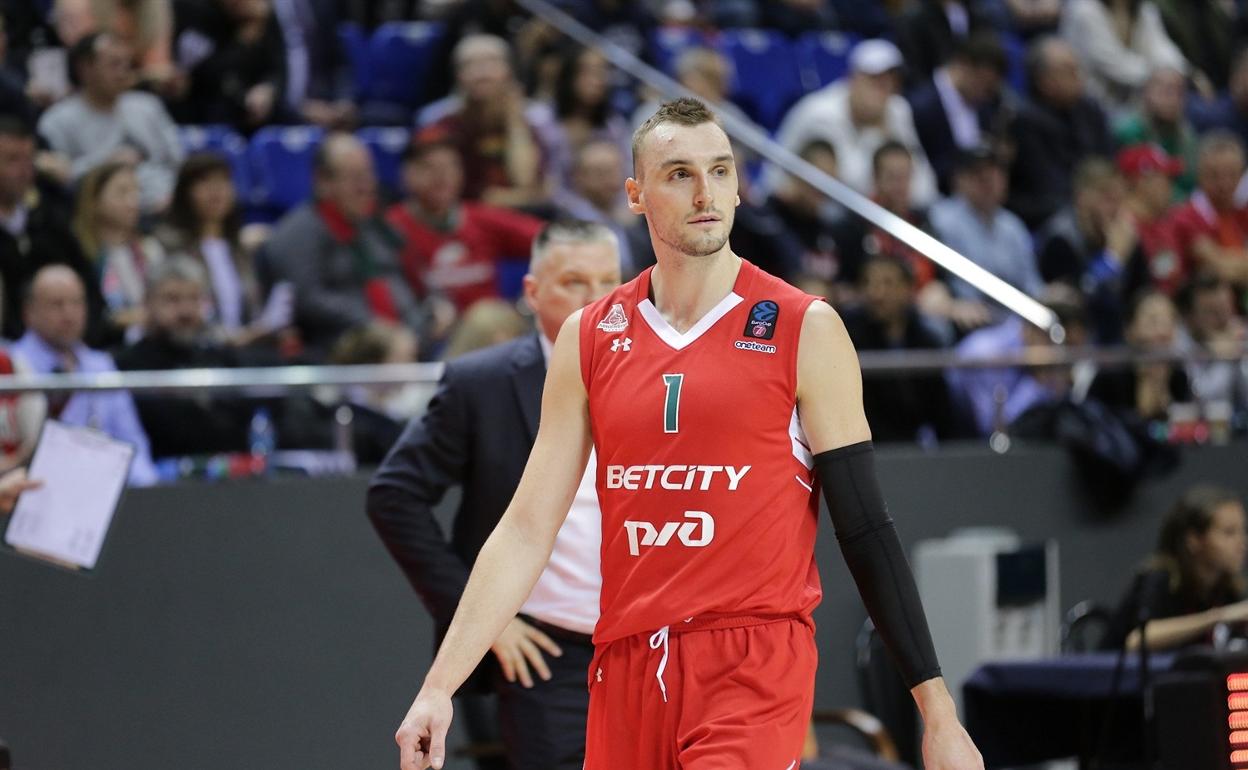 Sam Dekker, en un partido con el Lokomotiv esta temporada. 