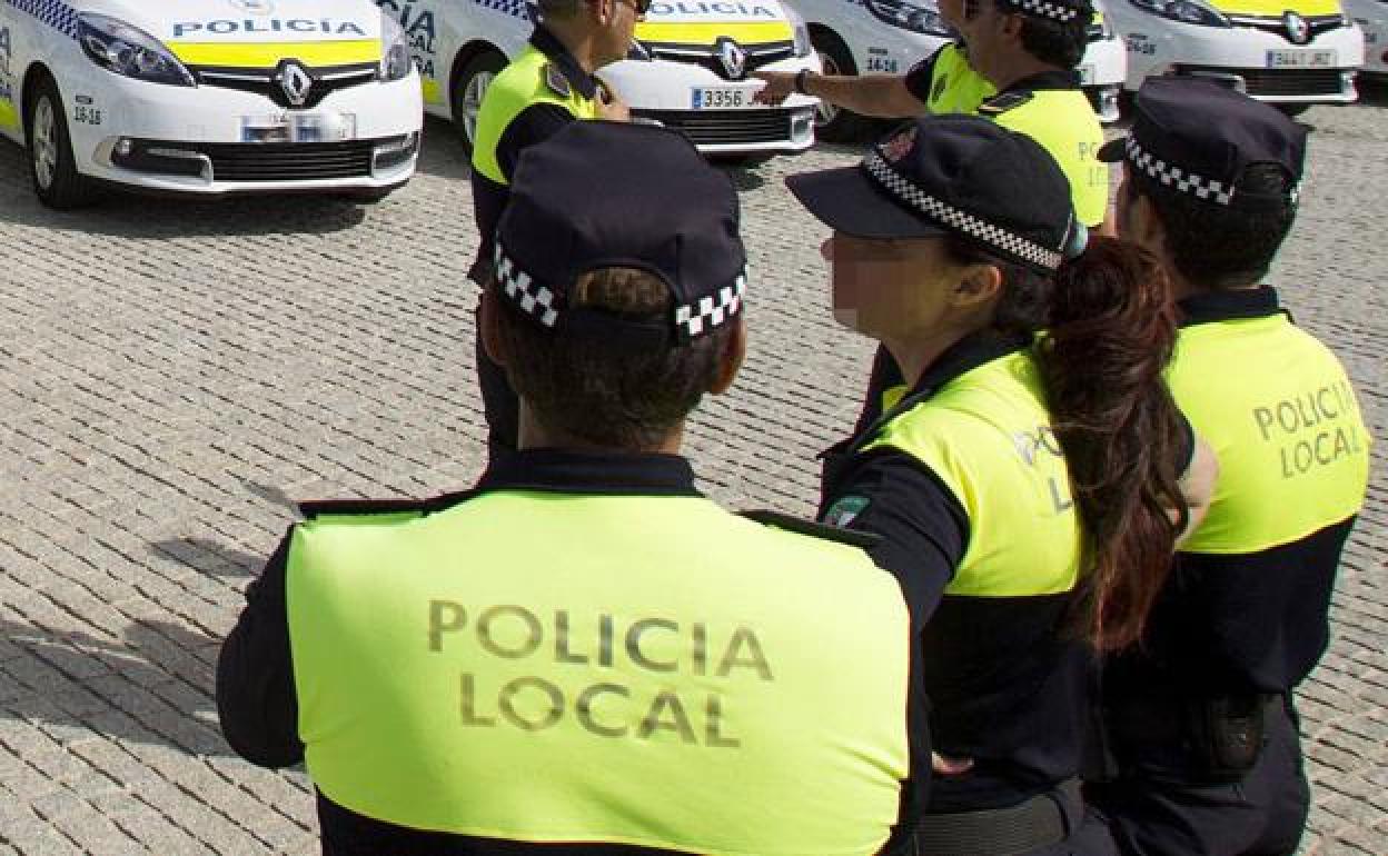 El Ayuntamiento de La Carlota convoca tres plazas de Policía Local y una de técnico superior de Administración General