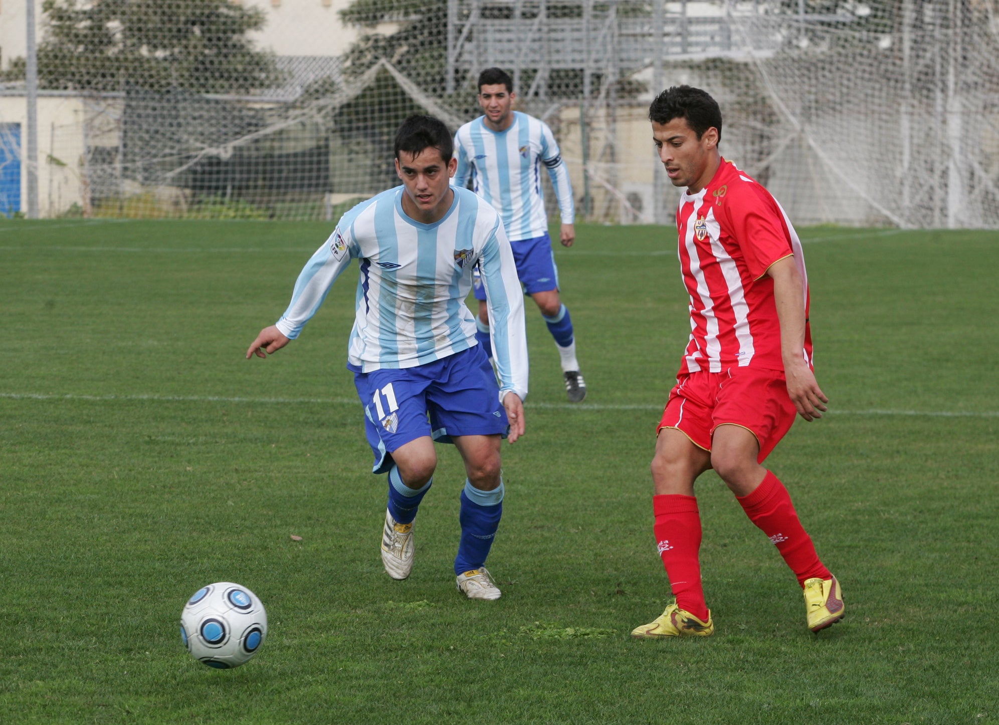 Repasamos los últimos diez años de Juanmi en imágenes. El malagueño es el segundo jugador más joven de la historia del club blanquiazul en debutar en Liga y Copa, sólo por detrás de Fabrice Olinga.