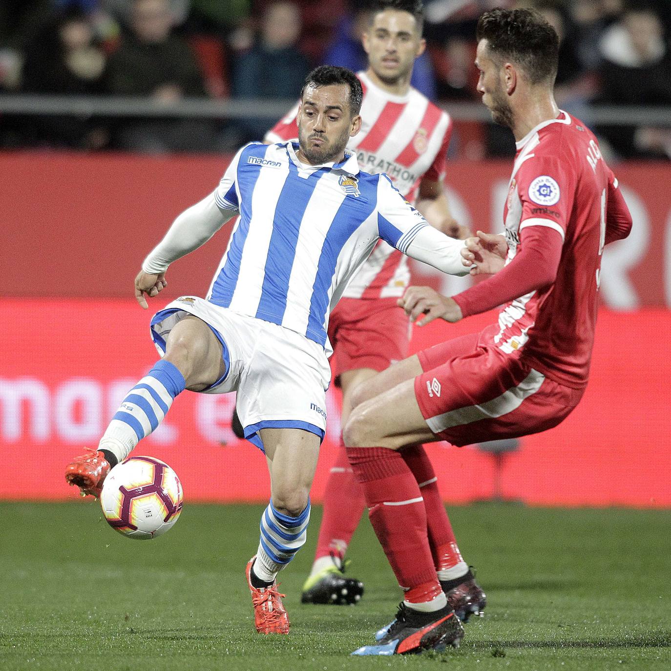 Repasamos los últimos diez años de Juanmi en imágenes. El malagueño es el segundo jugador más joven de la historia del club blanquiazul en debutar en Liga y Copa, sólo por detrás de Fabrice Olinga.