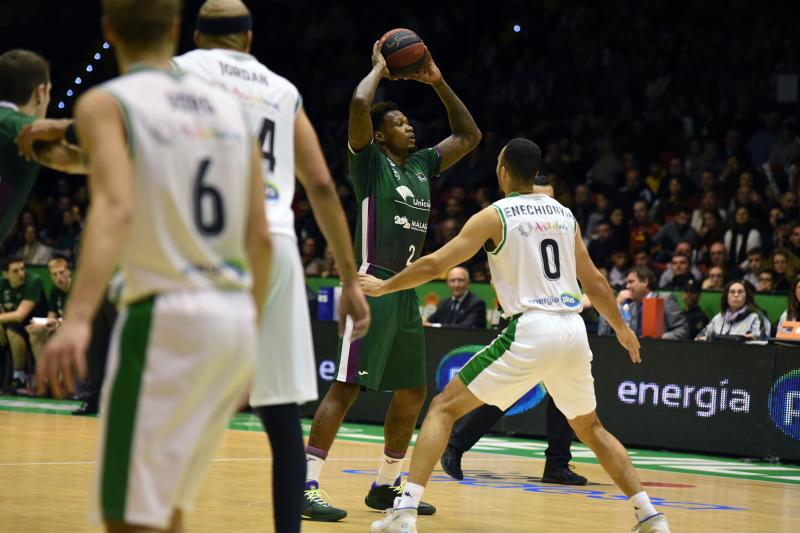 Paliza de los cajistas al Betis (63-88)