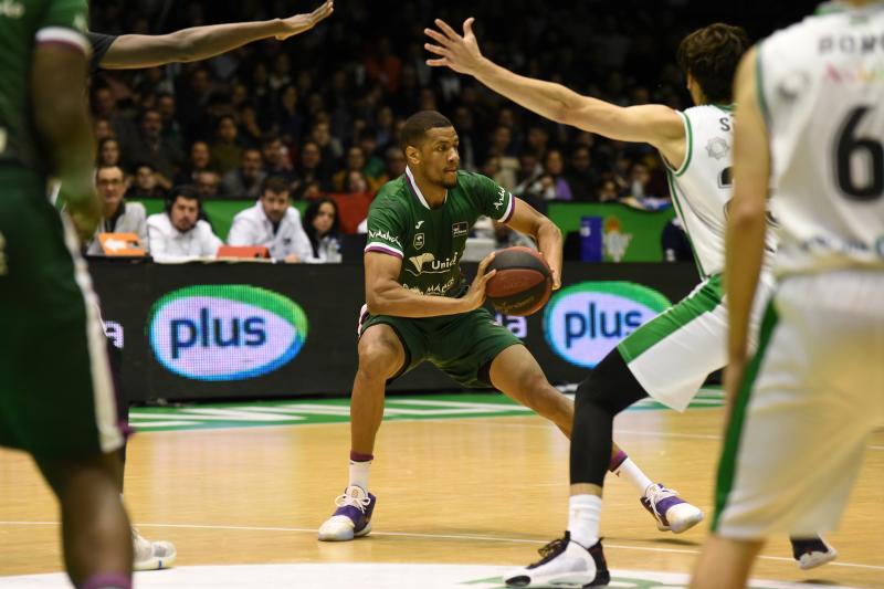 Paliza de los cajistas al Betis (63-88)