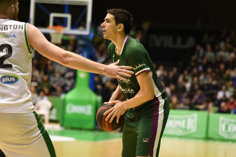 Paliza de los cajistas al Betis (63-88)