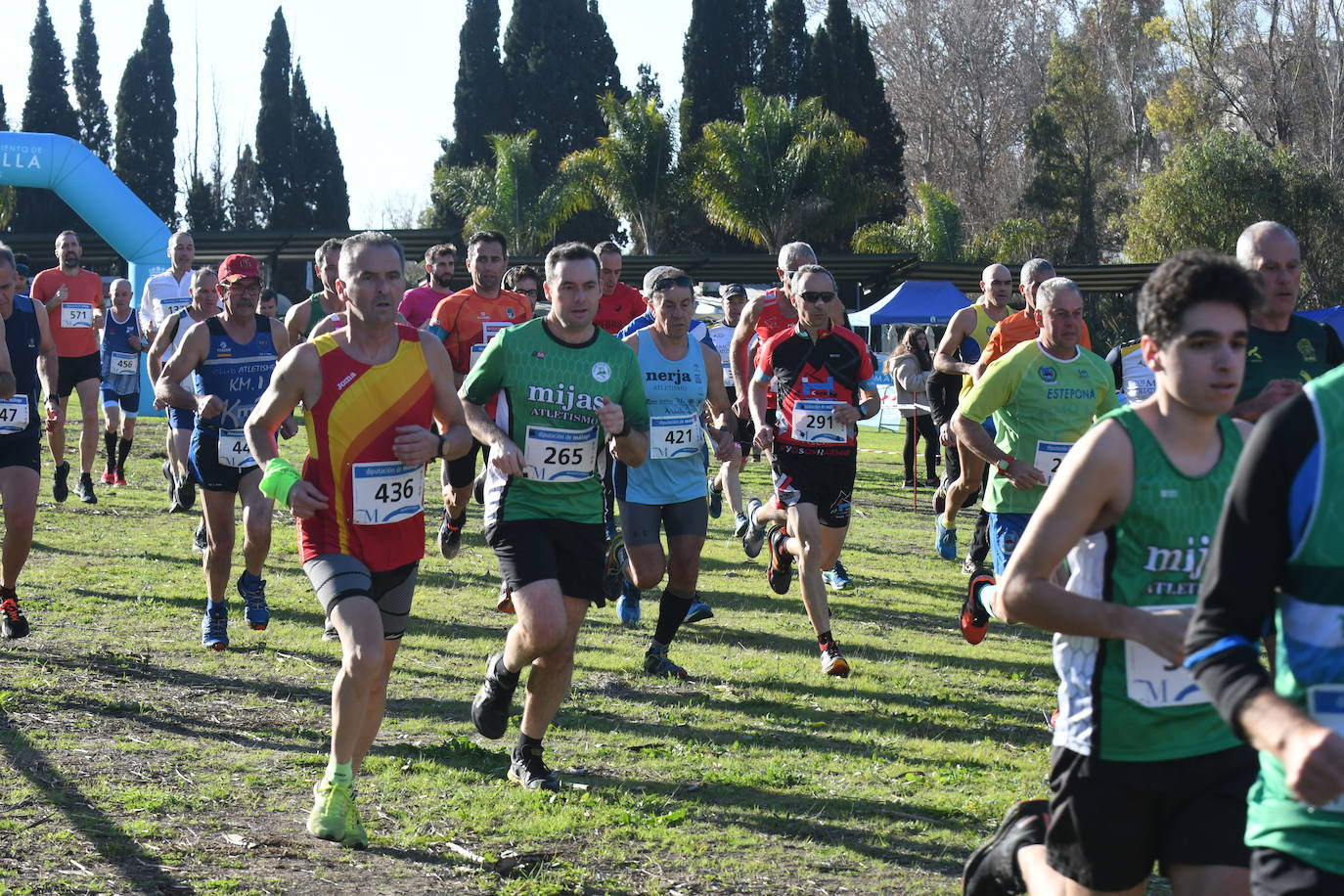 Unos 500 corredores participaron en la prueba del Circuito de Campo a Través de la Diputación de Málaga, en la que Cristian Benítez y Jalaba Enni se alzaron como ganadores.