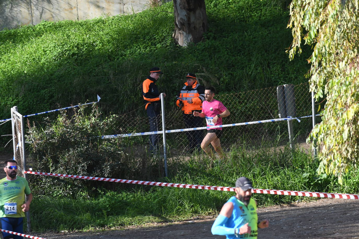 Unos 500 corredores participaron en la prueba del Circuito de Campo a Través de la Diputación de Málaga, en la que Cristian Benítez y Jalaba Enni se alzaron como ganadores.