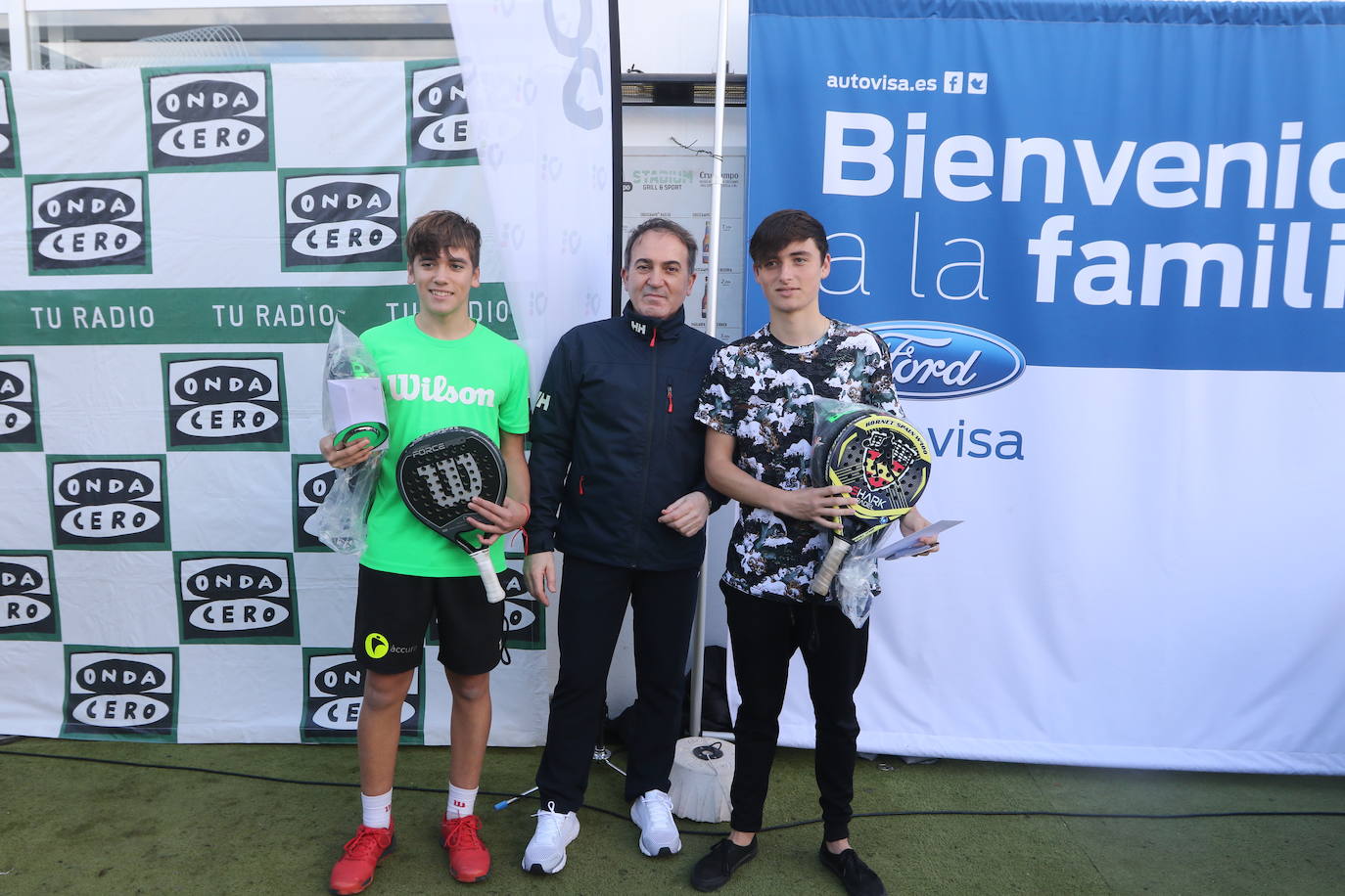 Vals Sport organiza su torneo anual de pádel. En la foto, Hugo Portillo, Carlos Jiménez y Carlos Montáñez.