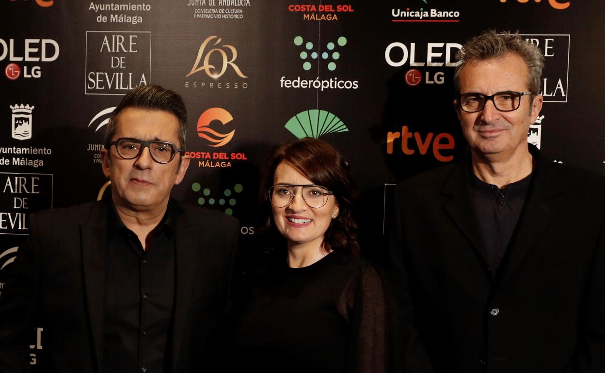 Andreu Buenafuente, Silvia Abril y Mariano Barroso, este lunes, en la Academia de Cine. 