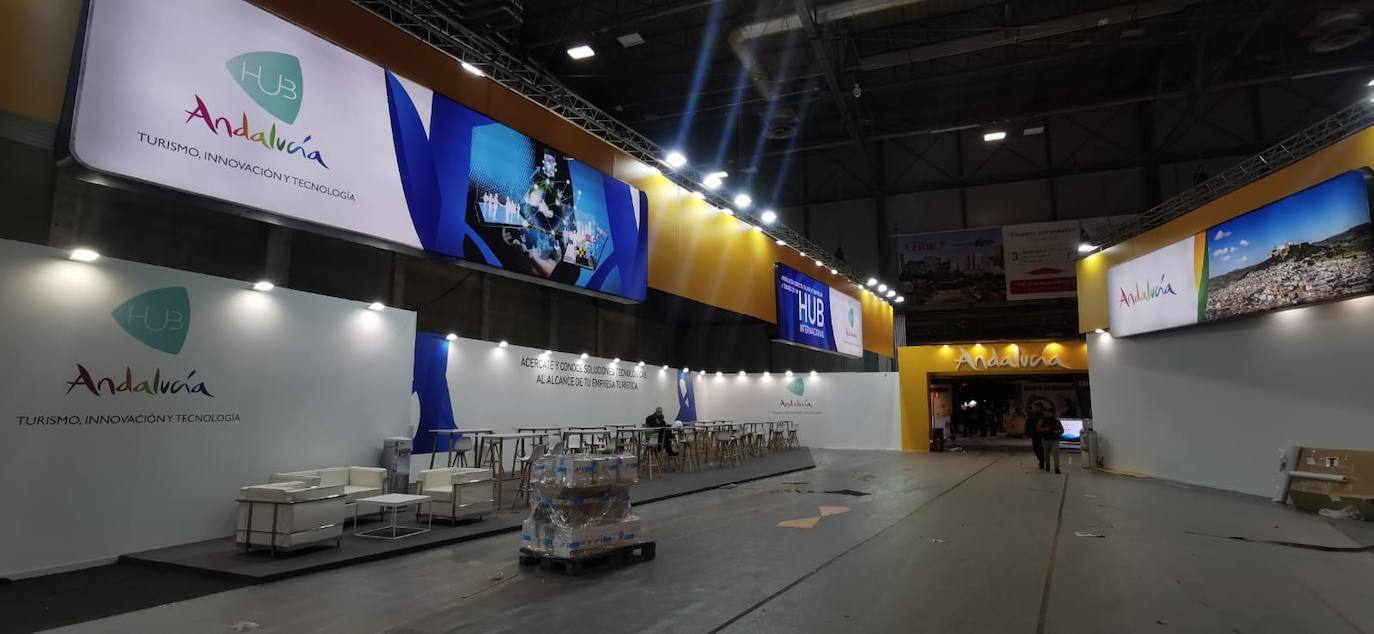 Fotos: Últimos preparativos antes de la inauguración de FITUR