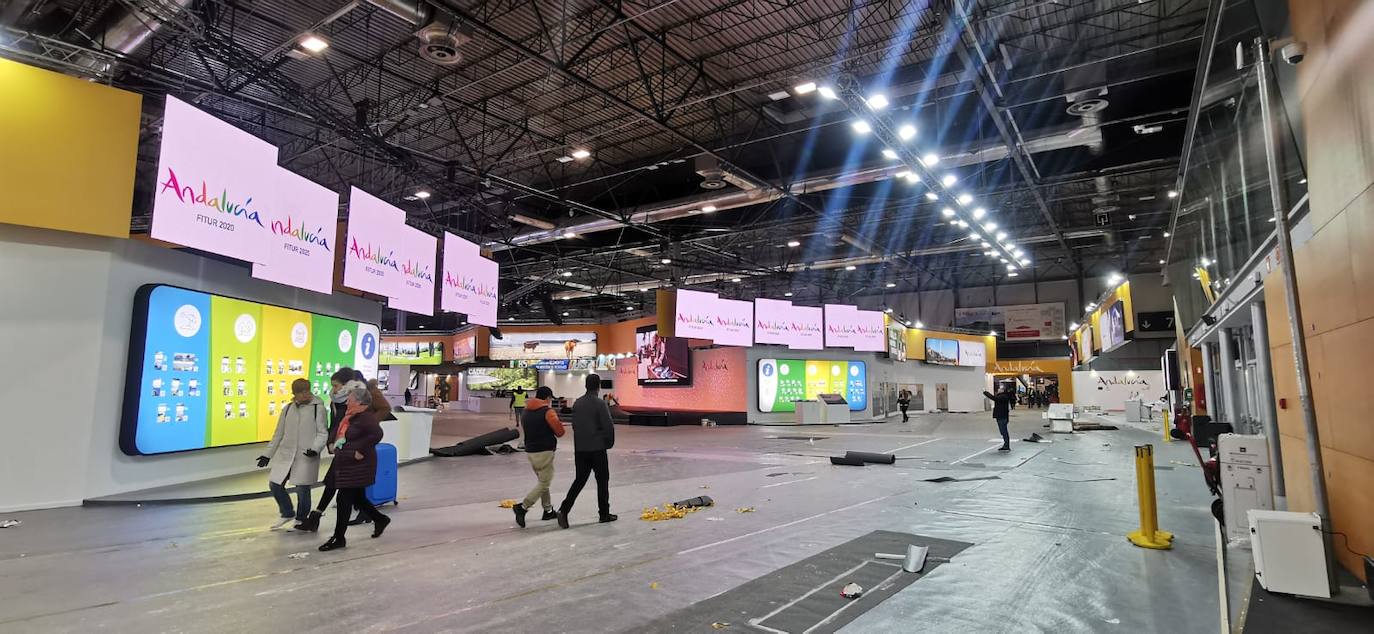 Fotos: Últimos preparativos antes de la inauguración de FITUR