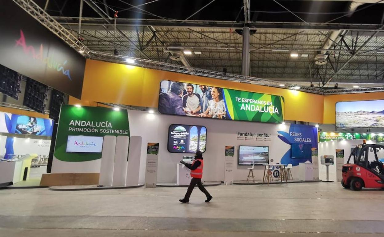 Últimos preparativos en FITUR cada a su inauguración de este miércoles 