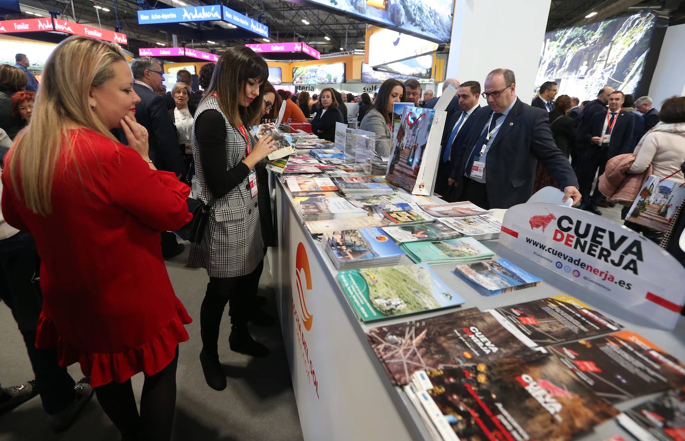 La Reina Letizia inaugura la 40.º edición de la Feria Internacional de Turismo en Madrid