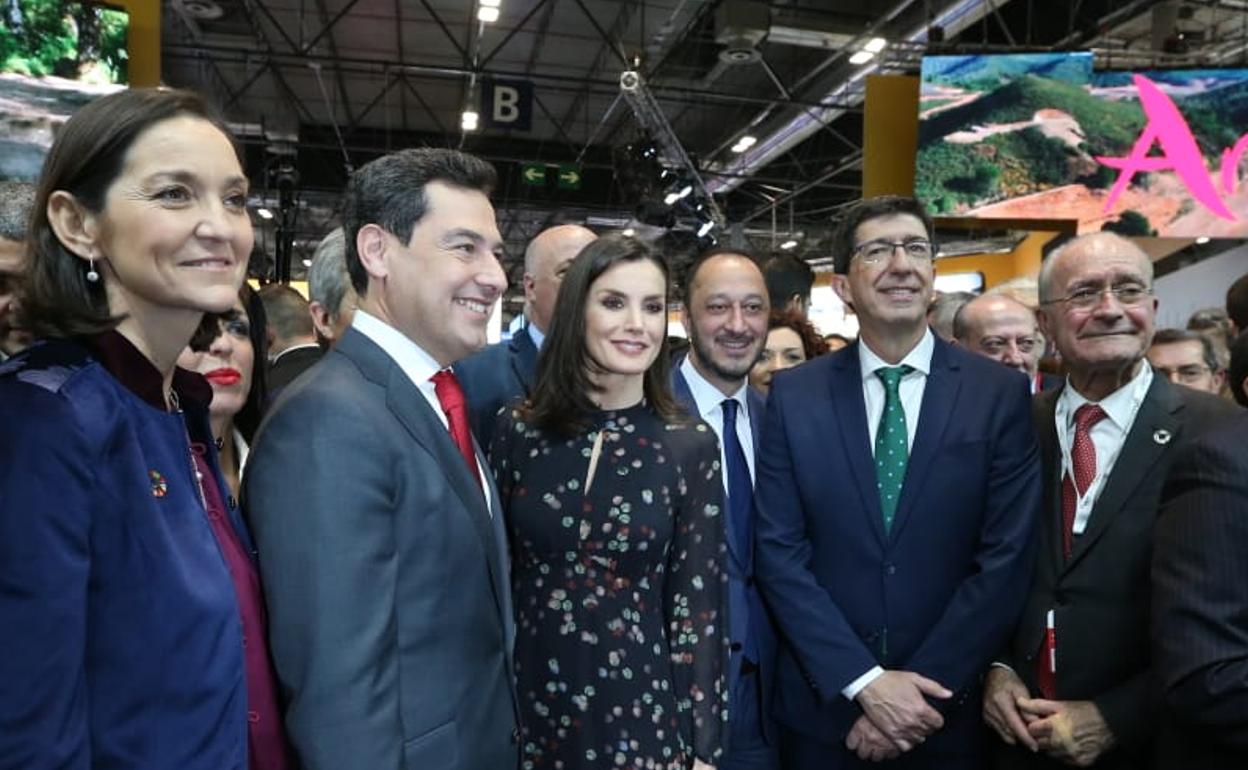 La Reina Letizia acudió al stand de Andalucía.