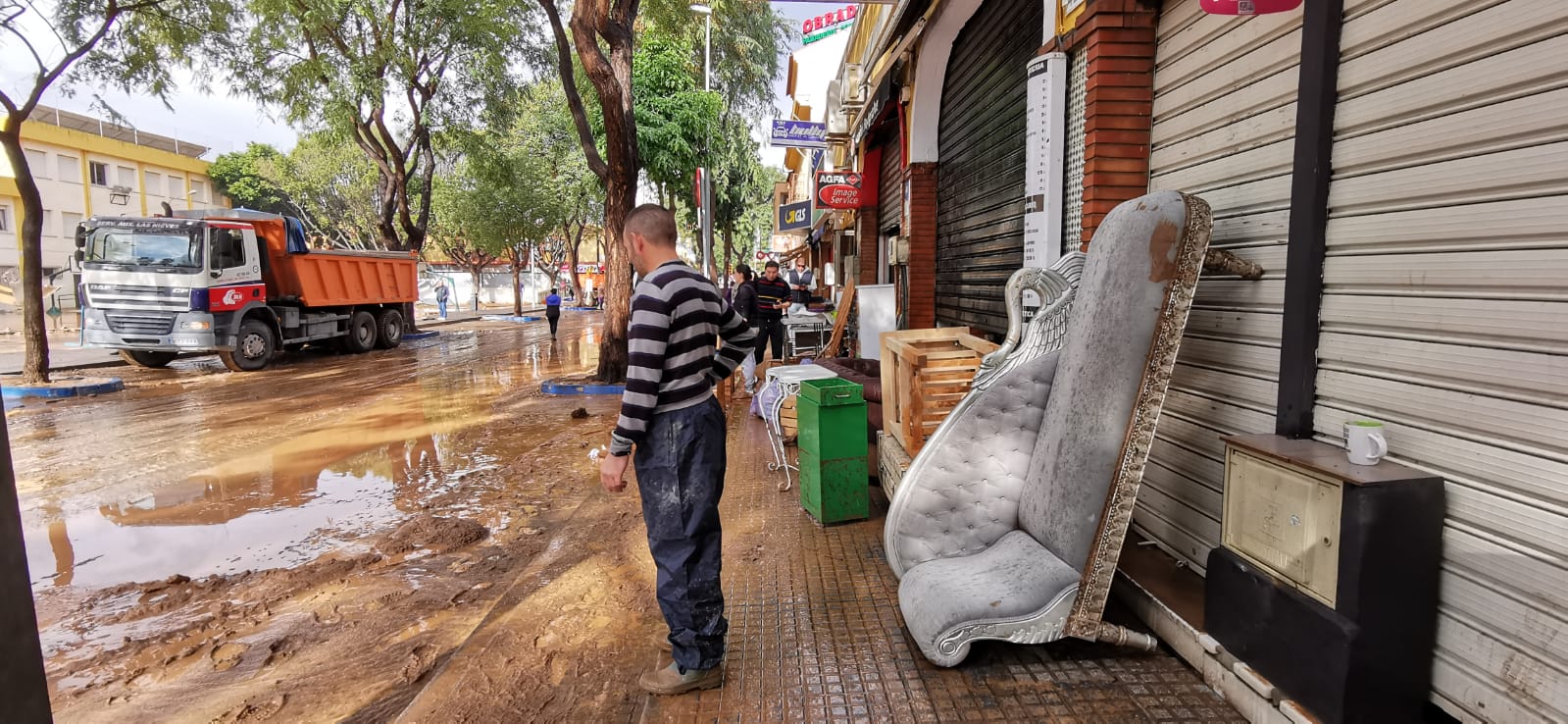 Efectos de las últimas lluvias en Campanillas. En Málaga se mantiene el aviso naranja este sábado.