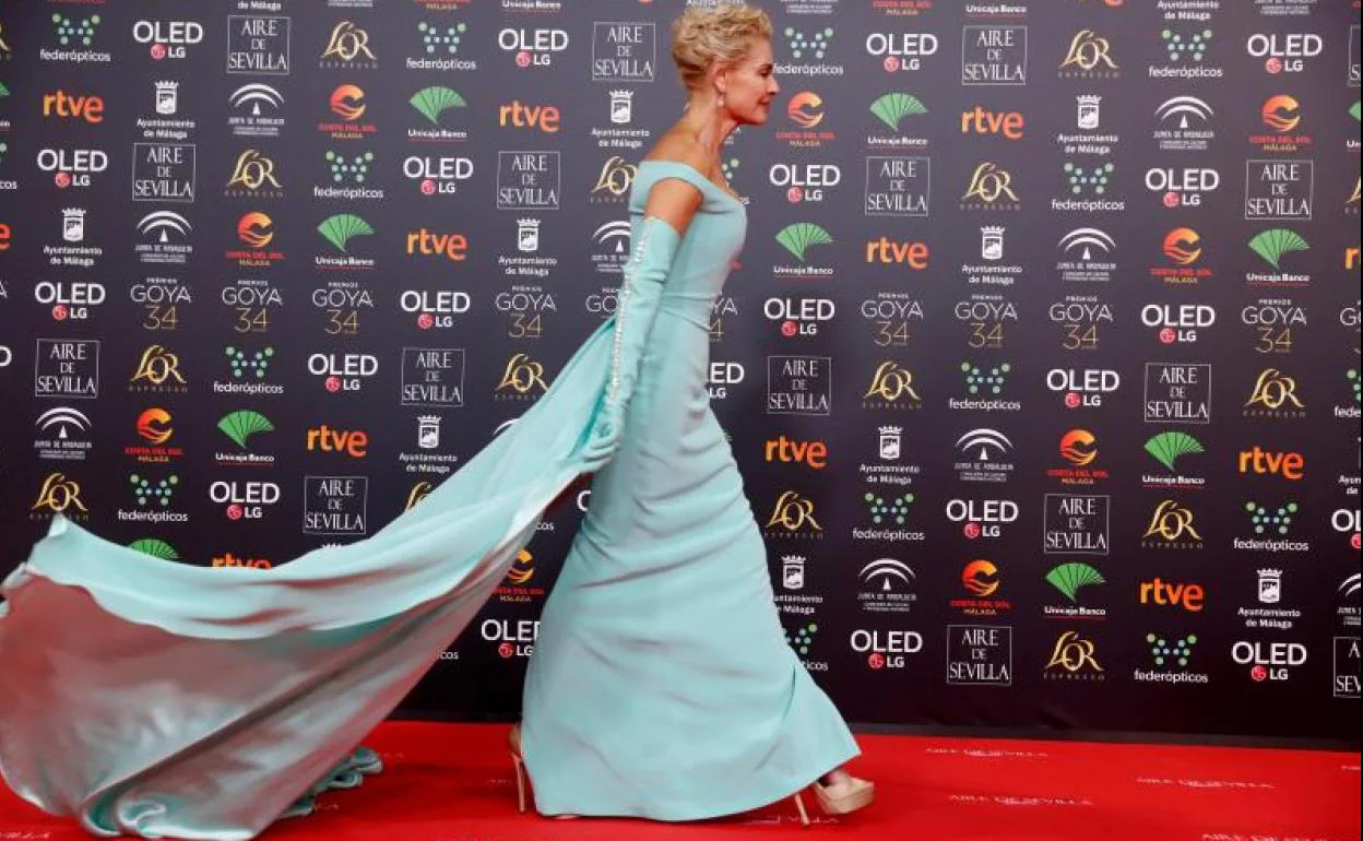 Belén Rueda levanta pasiones en la alfombra roja con un vestido a lo Grace Kelly