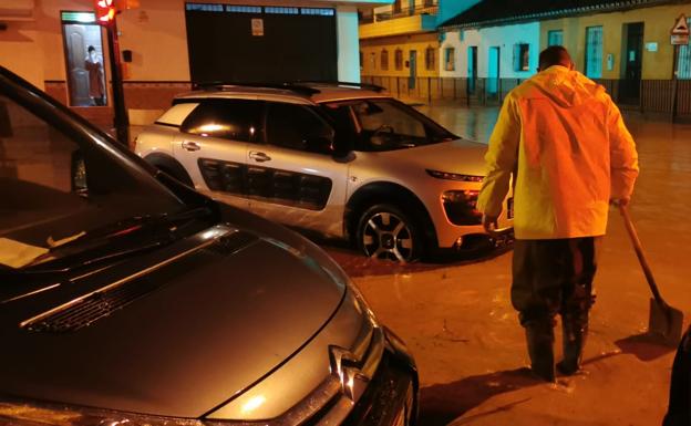 Imagen principal - Imágenes de Campanillas, esta madrugada. 