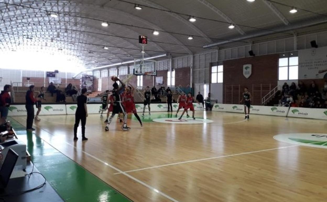 El Unicaja ganó con claridad a La Zubia en Los Guindos. 