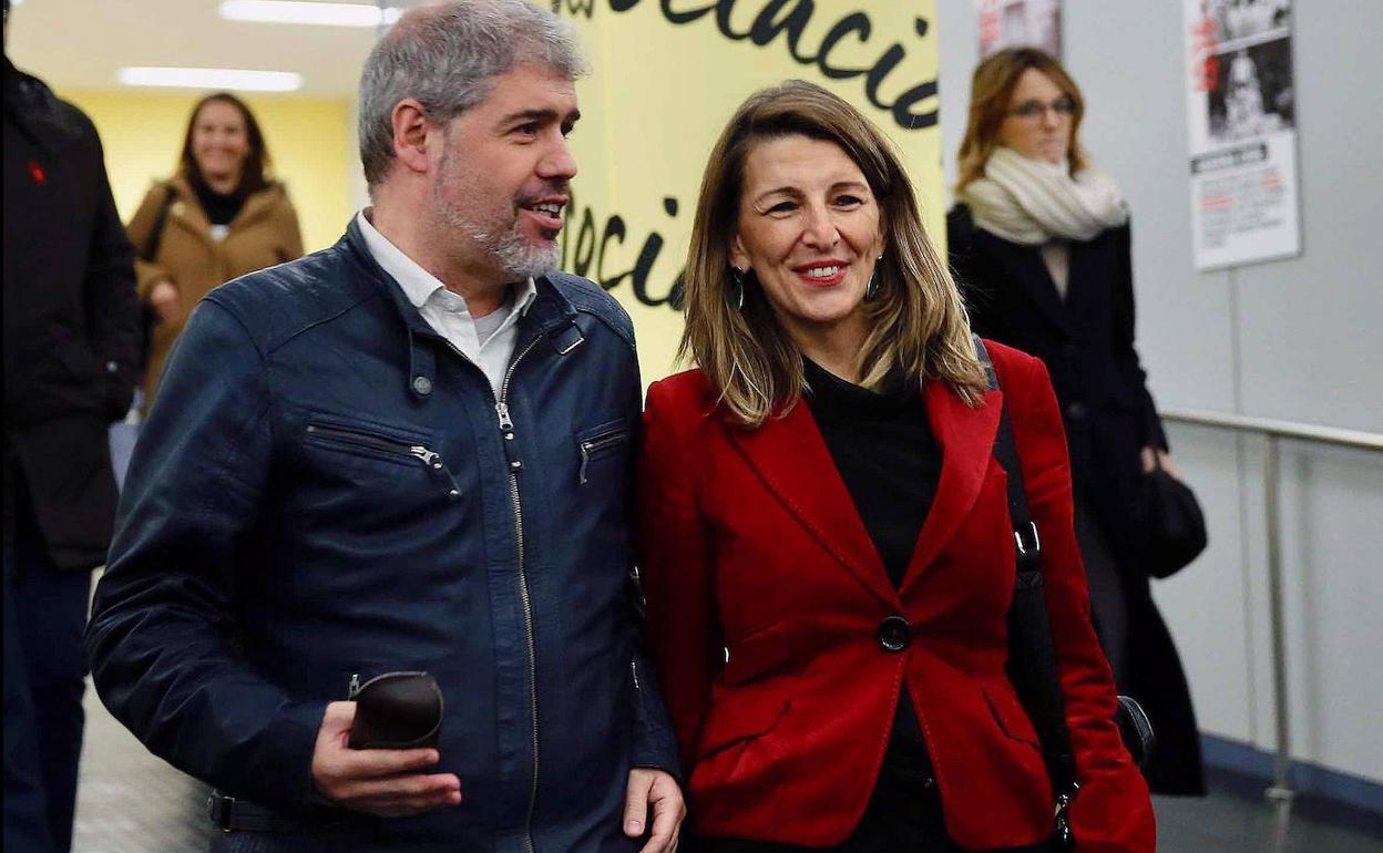 La ministra de Trabajo Yolanda Díaz conversa con el secretario general de CC OO, Unai Sordo.