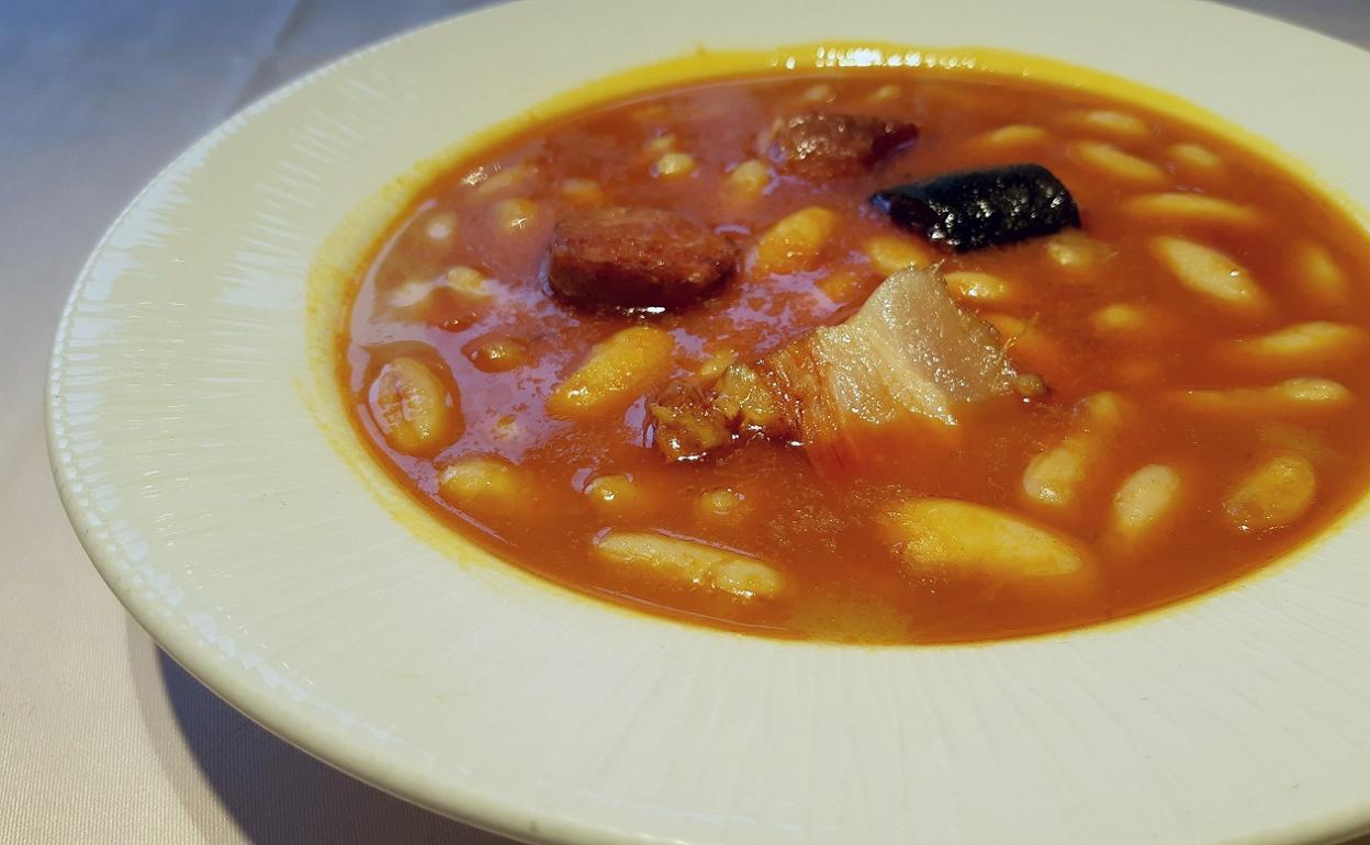 La mejor fabada fuera de Asturias se cocina en Málaga