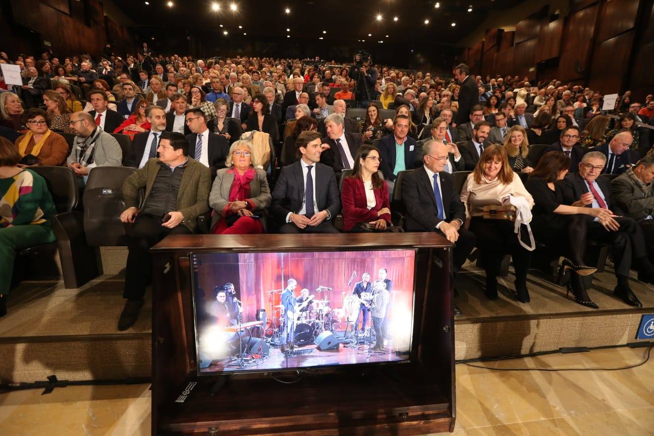 Unos 900 invitados asisten al acto, celebrado en el Palacio de Ferias de Málaga. 