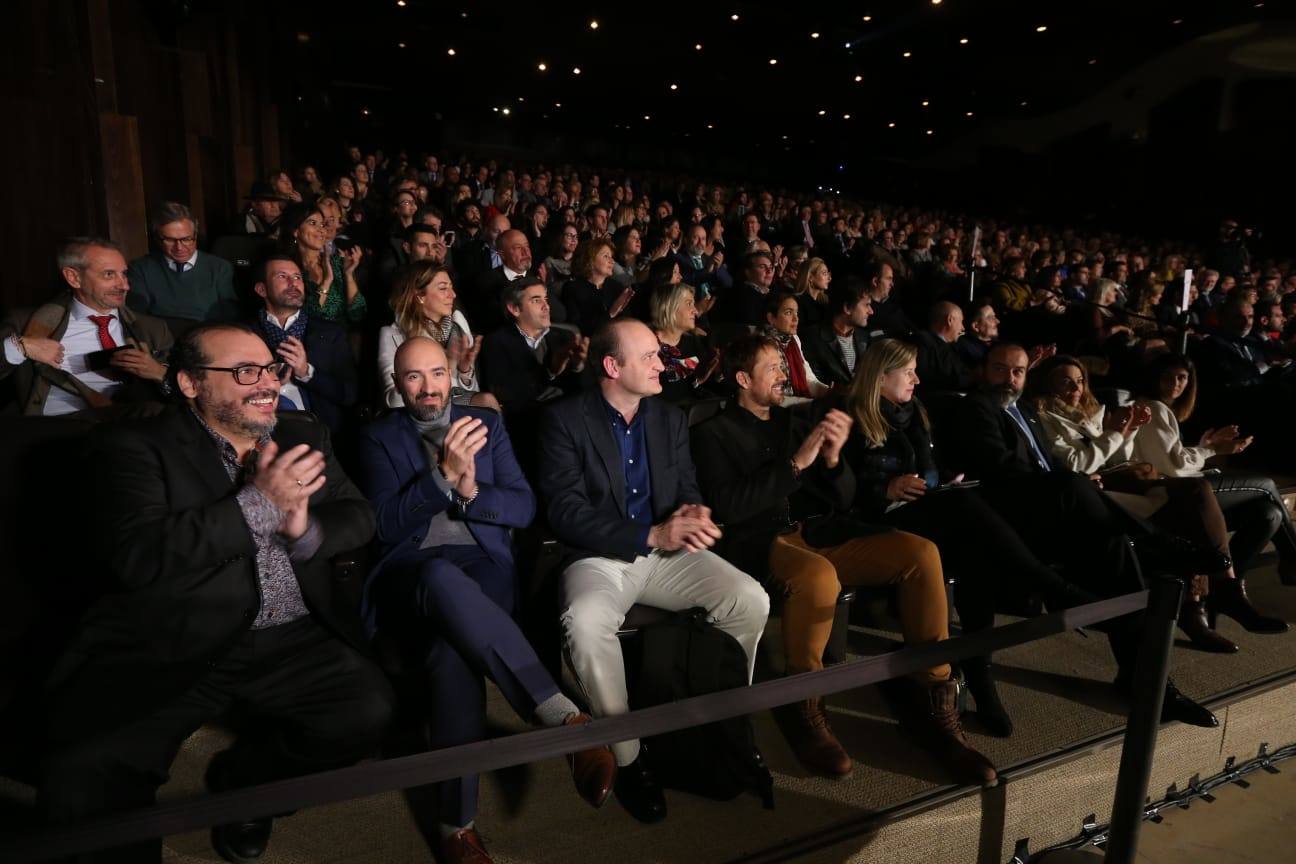 Unos 900 invitados asisten al acto, celebrado en el Palacio de Ferias de Málaga. 