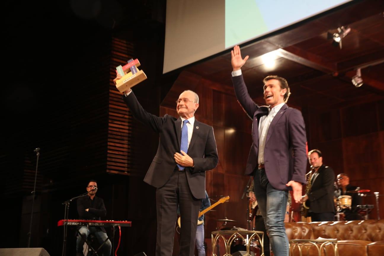 Unos 900 invitados asisten al acto, celebrado en el Palacio de Ferias de Málaga. 