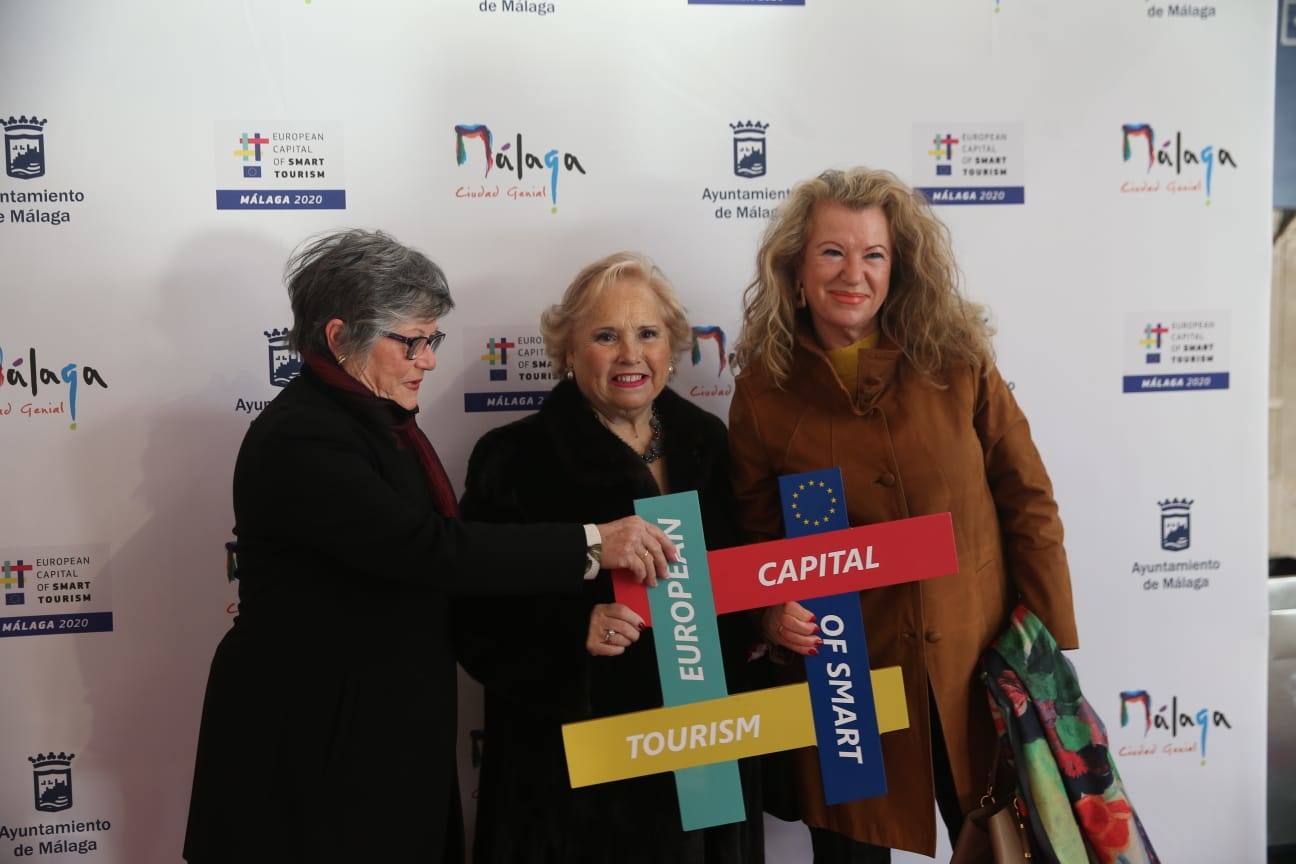 Unos 900 invitados asisten al acto, celebrado en el Palacio de Ferias de Málaga. 