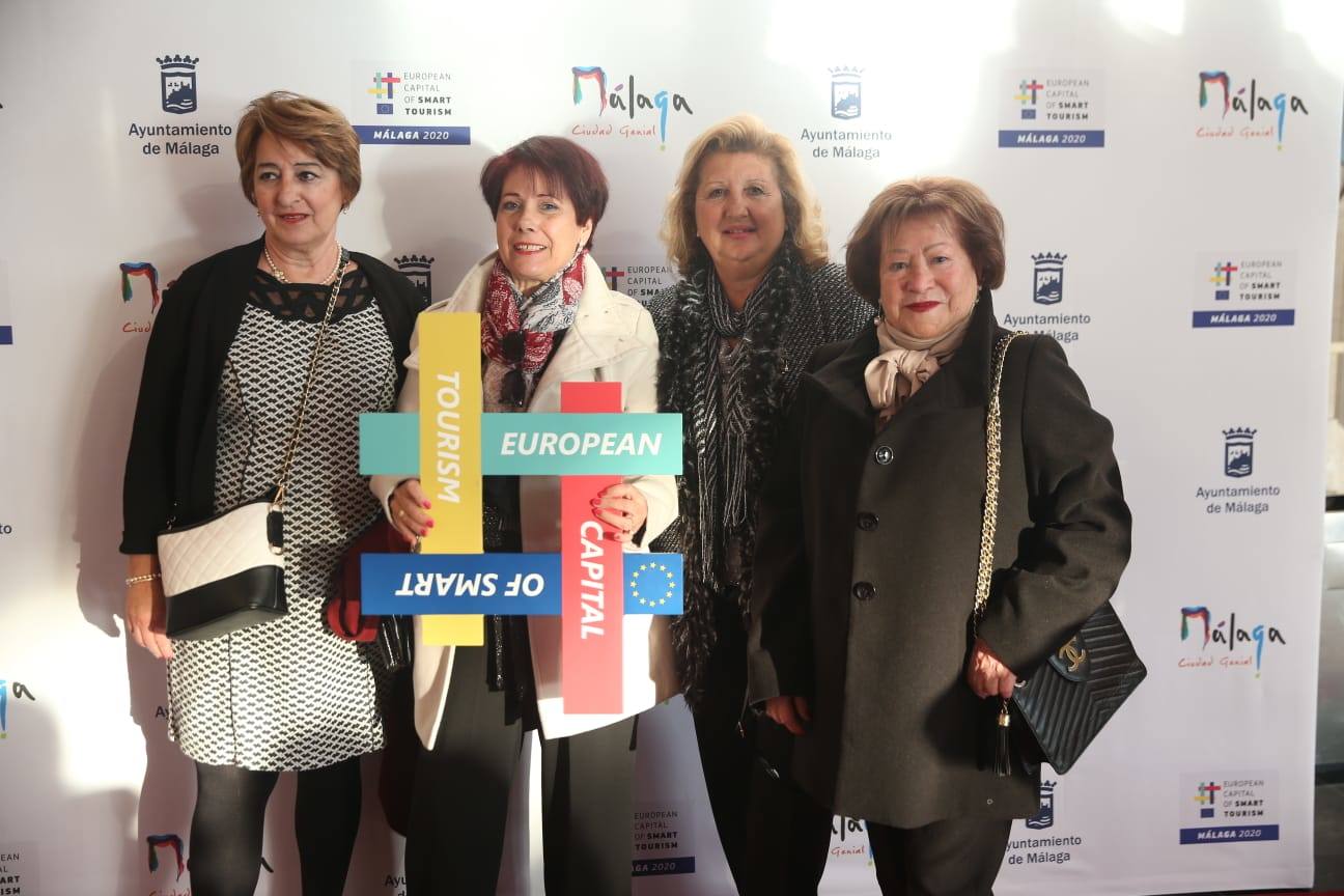 Unos 900 invitados asisten al acto, celebrado en el Palacio de Ferias de Málaga. 