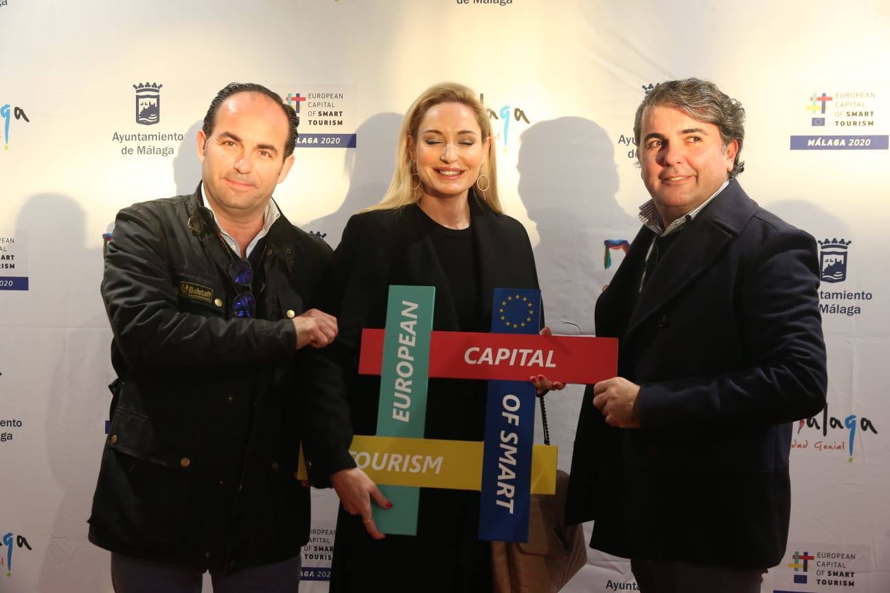 Unos 900 invitados asisten al acto, celebrado en el Palacio de Ferias de Málaga. 