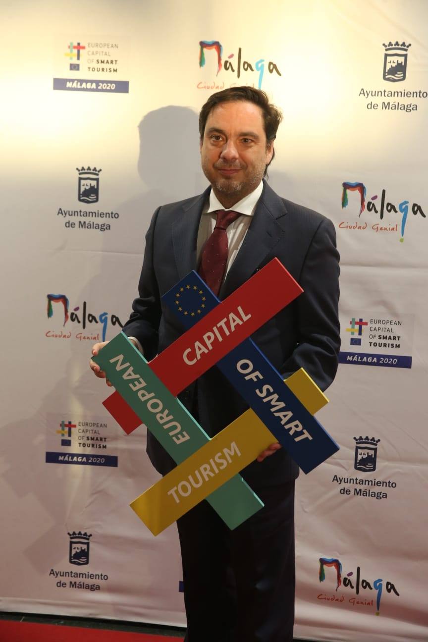 Unos 900 invitados asisten al acto, celebrado en el Palacio de Ferias de Málaga. 