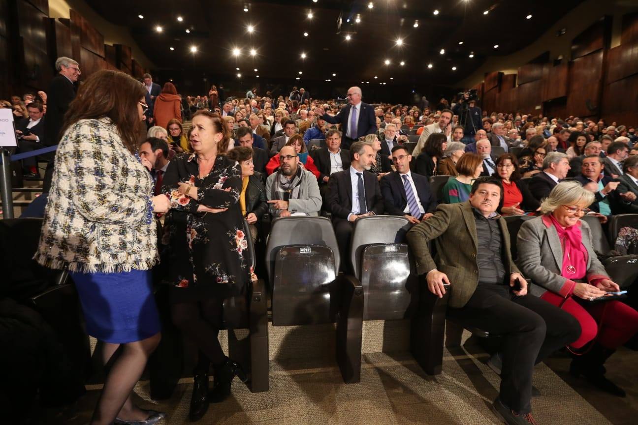 Unos 900 invitados asisten al acto, celebrado en el Palacio de Ferias de Málaga. 