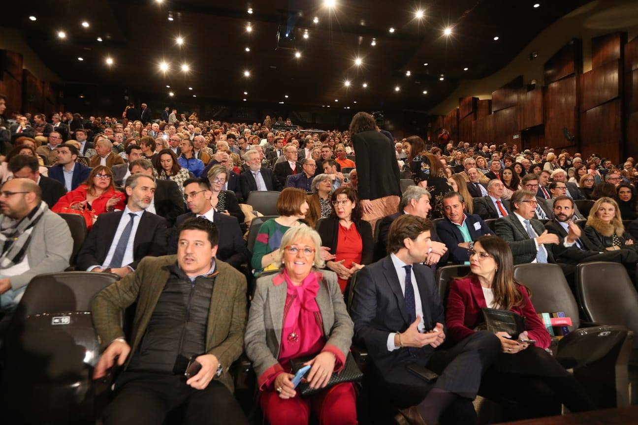 Unos 900 invitados asisten al acto, celebrado en el Palacio de Ferias de Málaga. 