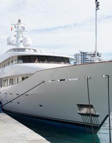 Imagen secundaria 2 - El megayate Kwikumat amarra en el Palmeral del Puerto de Málaga