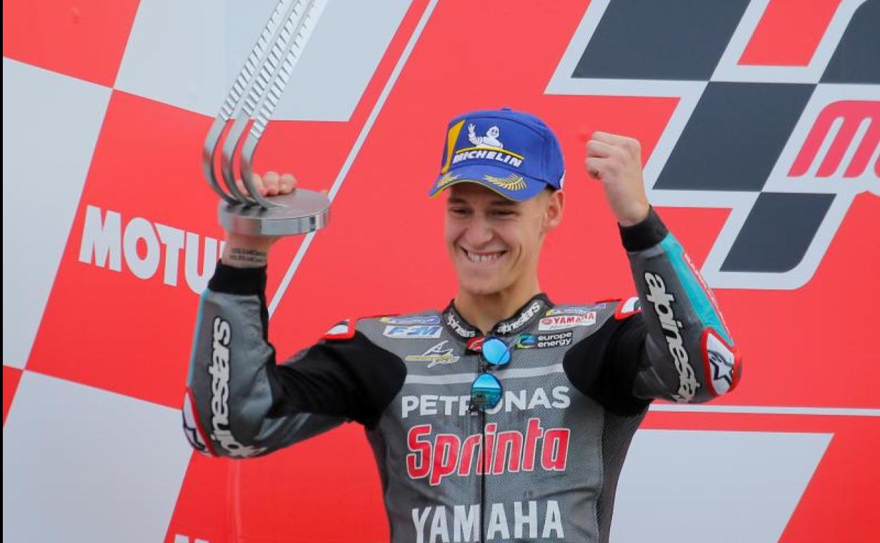 Fabio Quartararo, celebrando su segundo puesto en el Circuito Ricardo Tormo de Cheste. 