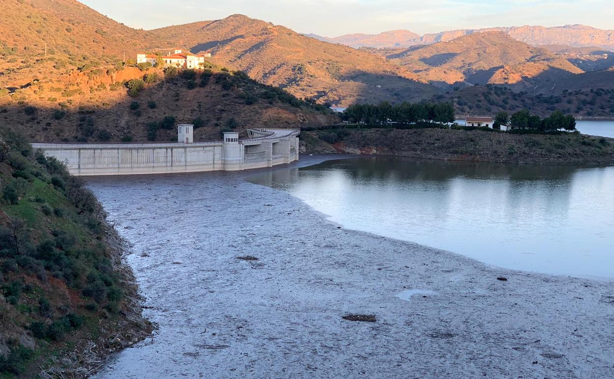 Estado de la presa de Casasola, esta mañana. 