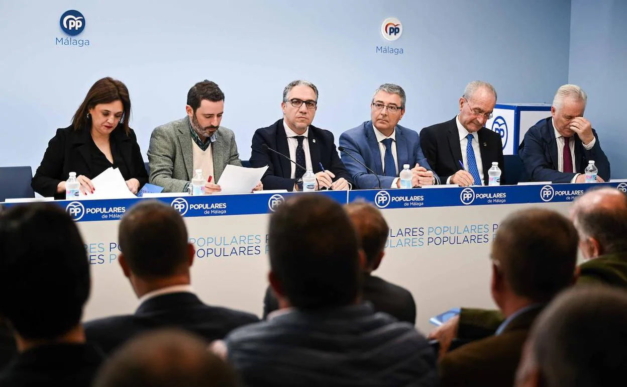 Del Cid, Carmona, Bendodo, Salado, De la Torre y Ramírez, en la reunión de la junta directiva provincial.