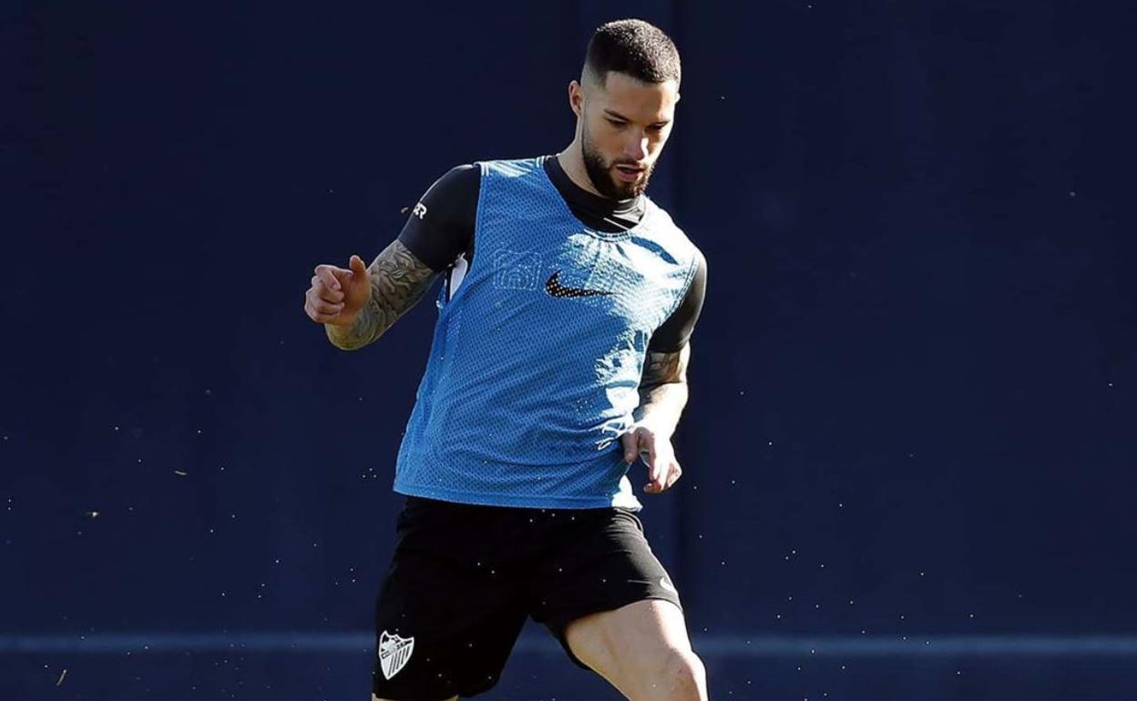 Tete Morente se sube al autobús y está listo para jugar contra el Elche