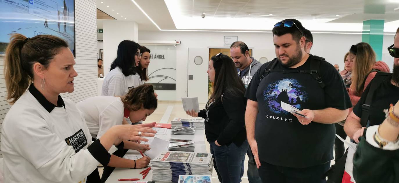 La prueba, que cumple este año su décima edición, reúne a decenas de aficionados al mundo de la imagen en Málaga para pasar una jornada lúdica y de convivencia en torno a la fotografía