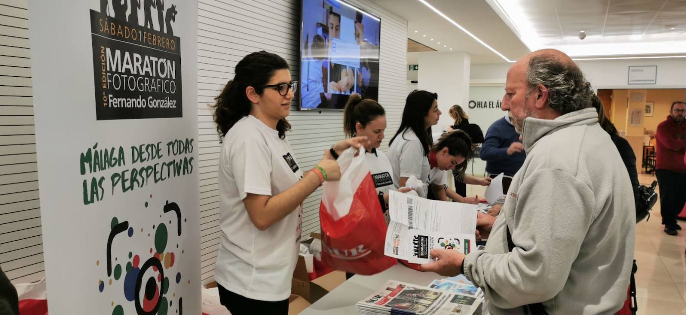 La prueba, que cumple este año su décima edición, reúne a decenas de aficionados al mundo de la imagen en Málaga para pasar una jornada lúdica y de convivencia en torno a la fotografía