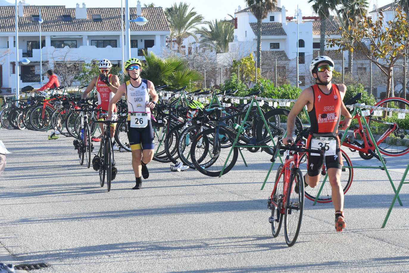 Unos 800 atletas se han dado cita en esta cita deportiva que incluye esta edición como novedad una promoción para deportistas no federados de categorías alevín e infantil