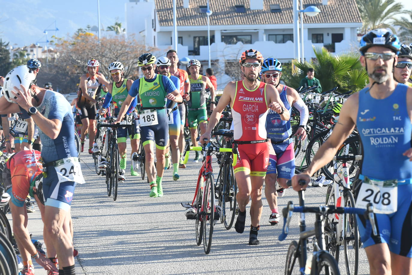 Unos 800 atletas se han dado cita en esta cita deportiva que incluye esta edición como novedad una promoción para deportistas no federados de categorías alevín e infantil