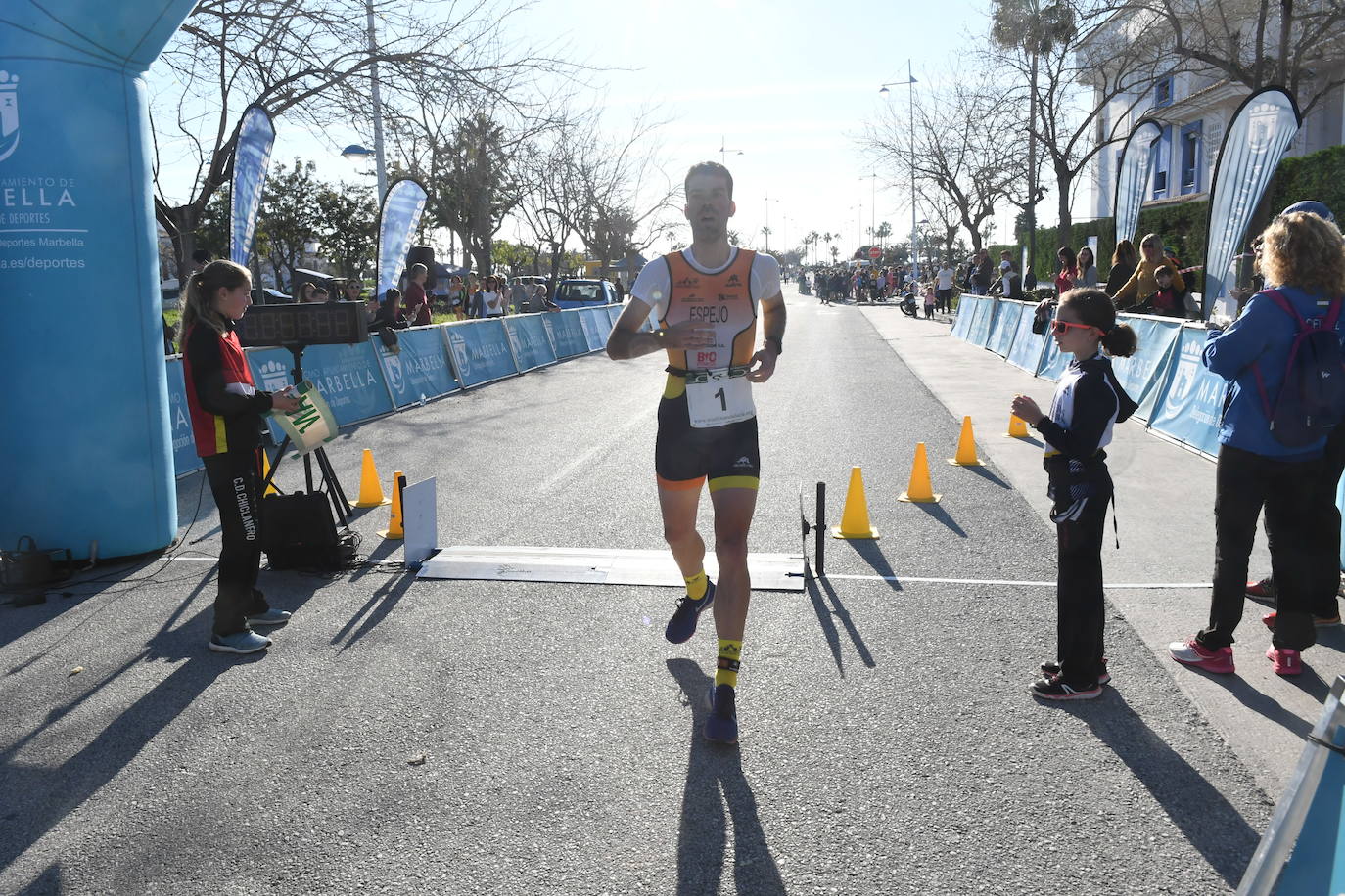 Unos 800 atletas se han dado cita en esta cita deportiva que incluye esta edición como novedad una promoción para deportistas no federados de categorías alevín e infantil