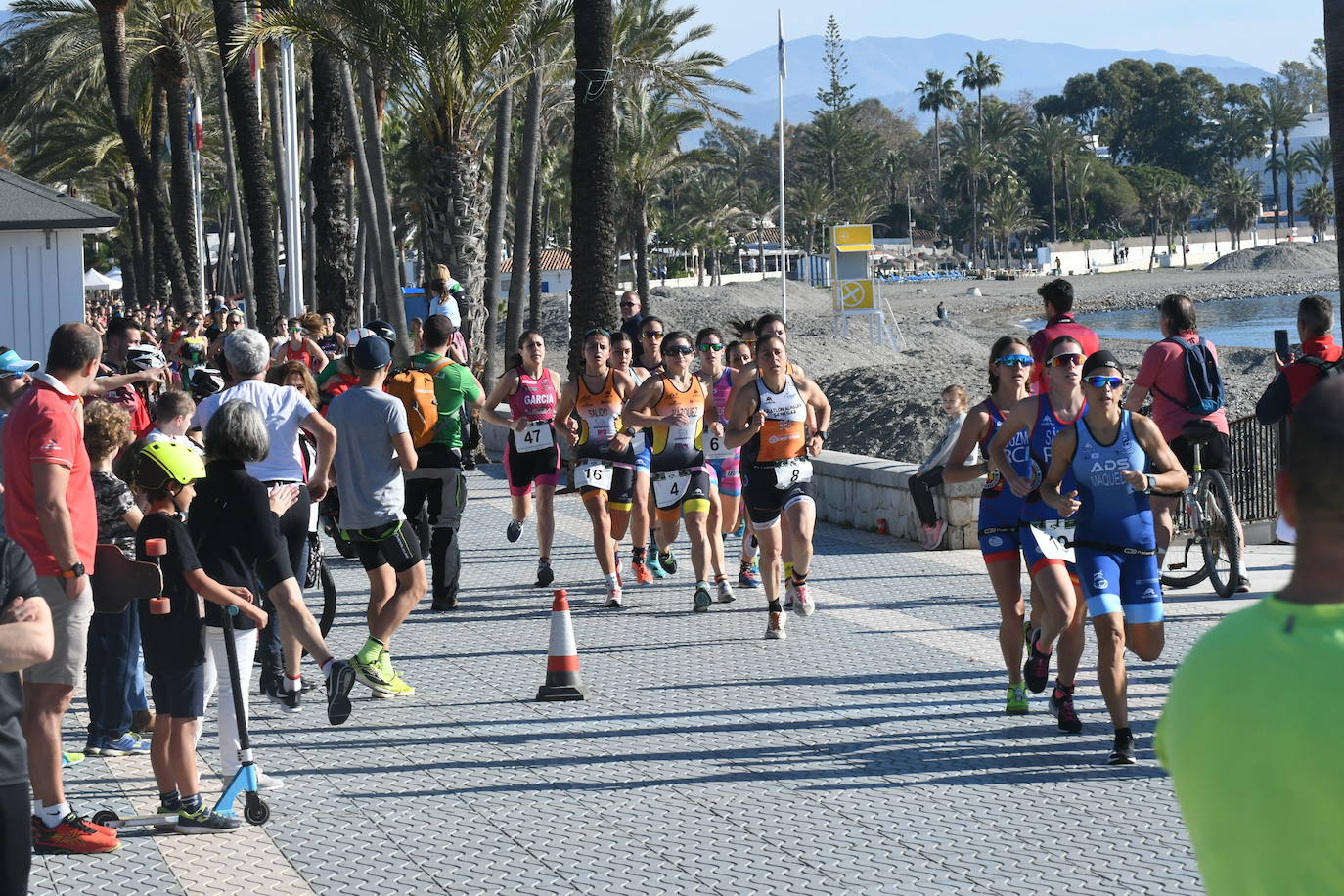 Unos 800 atletas se han dado cita en esta cita deportiva que incluye esta edición como novedad una promoción para deportistas no federados de categorías alevín e infantil