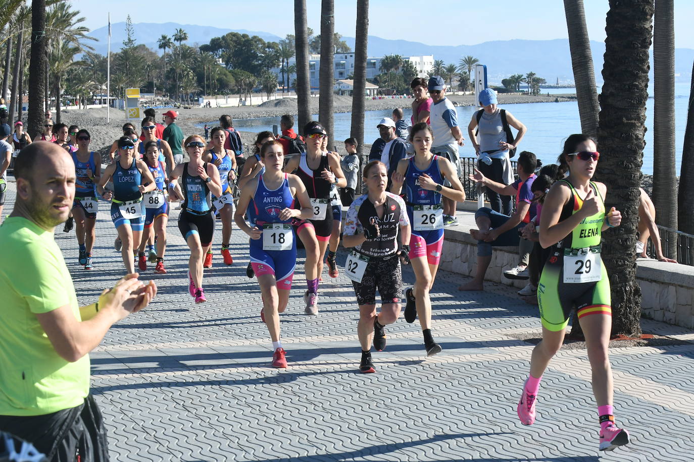 Unos 800 atletas se han dado cita en esta cita deportiva que incluye esta edición como novedad una promoción para deportistas no federados de categorías alevín e infantil