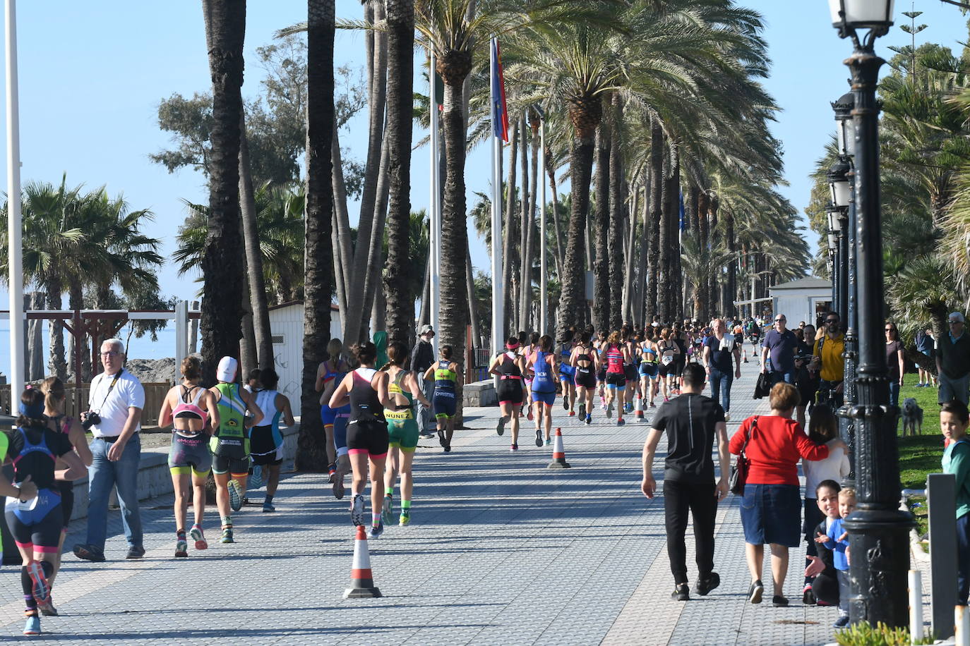 Unos 800 atletas se han dado cita en esta cita deportiva que incluye esta edición como novedad una promoción para deportistas no federados de categorías alevín e infantil