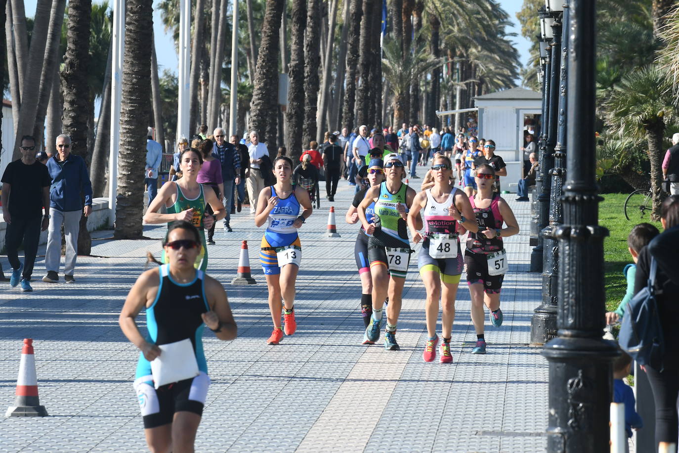 Unos 800 atletas se han dado cita en esta cita deportiva que incluye esta edición como novedad una promoción para deportistas no federados de categorías alevín e infantil