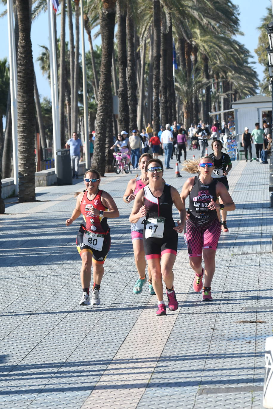 Unos 800 atletas se han dado cita en esta cita deportiva que incluye esta edición como novedad una promoción para deportistas no federados de categorías alevín e infantil