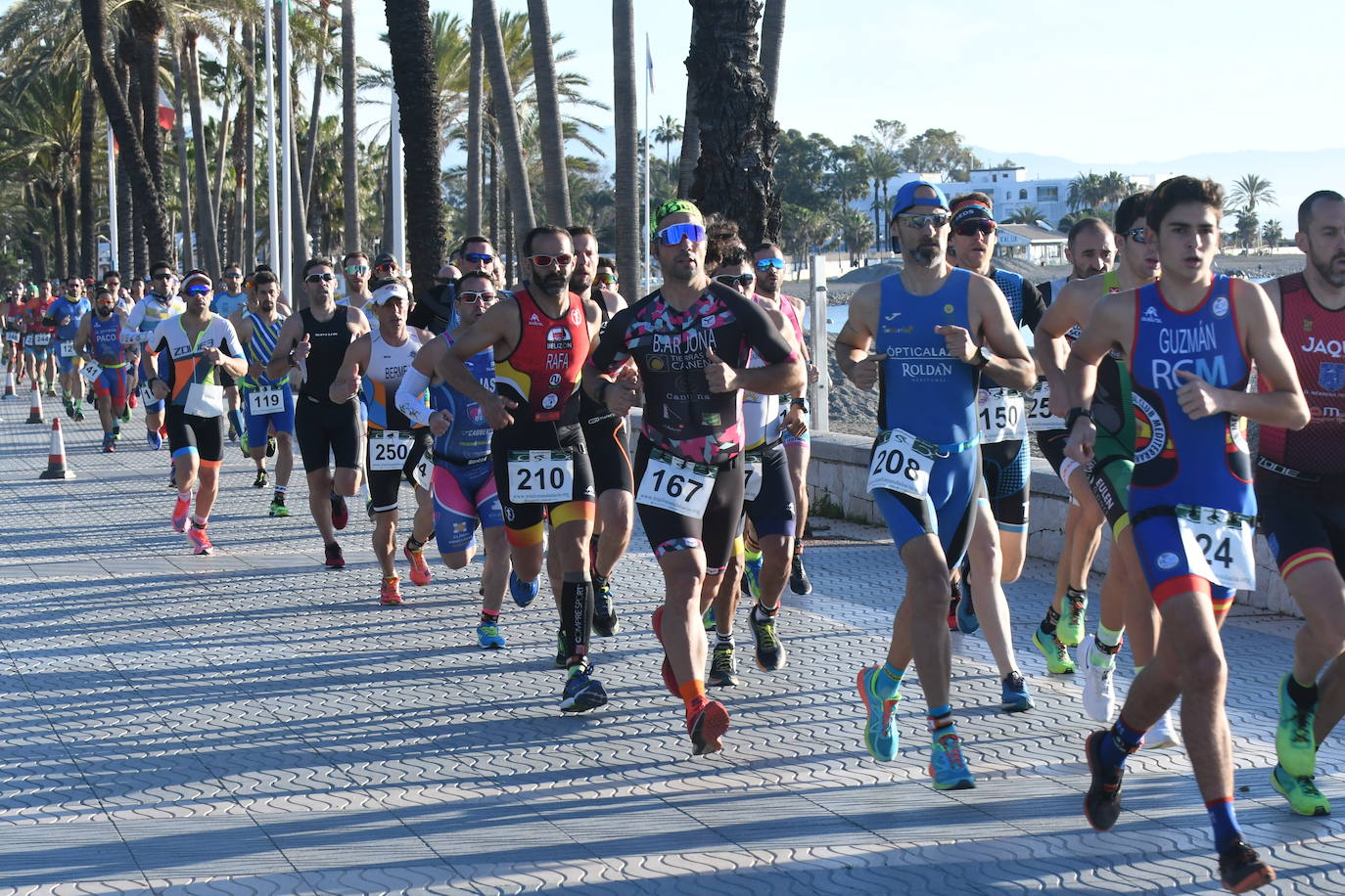 Unos 800 atletas se han dado cita en esta cita deportiva que incluye esta edición como novedad una promoción para deportistas no federados de categorías alevín e infantil