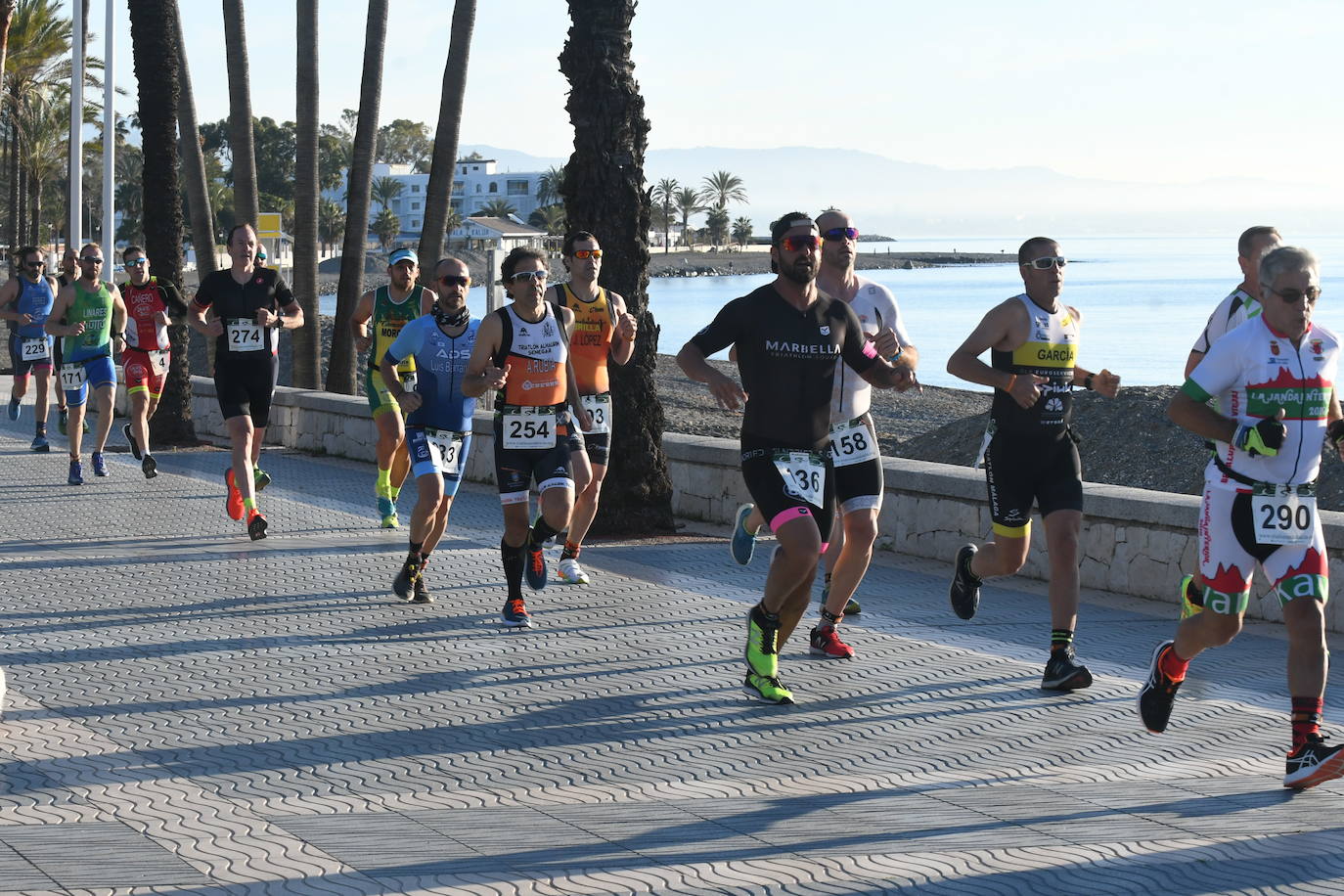 Unos 800 atletas se han dado cita en esta cita deportiva que incluye esta edición como novedad una promoción para deportistas no federados de categorías alevín e infantil