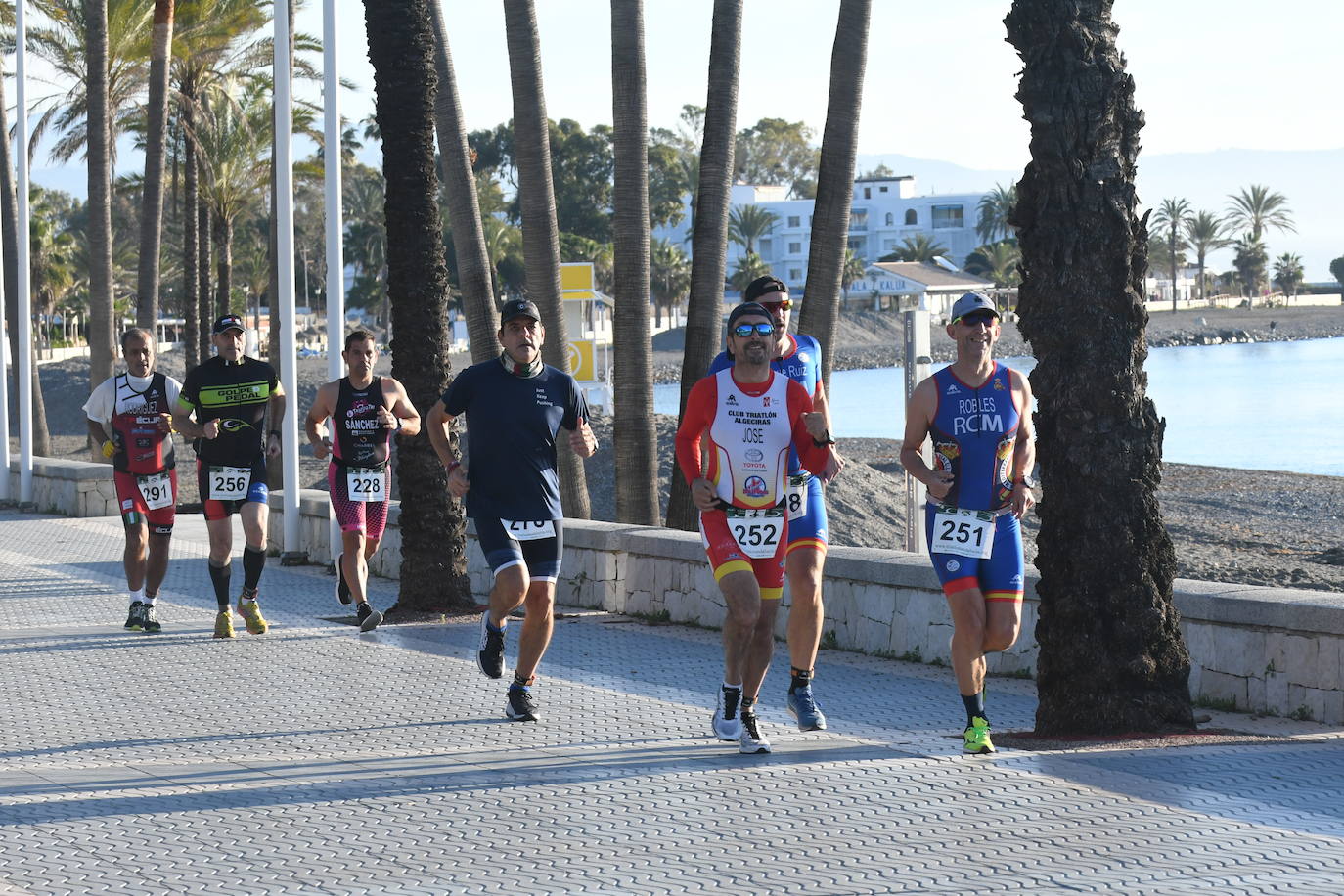 Unos 800 atletas se han dado cita en esta cita deportiva que incluye esta edición como novedad una promoción para deportistas no federados de categorías alevín e infantil